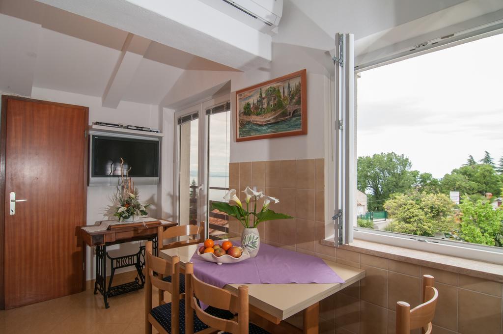 Apartment Meri Ičići エクステリア 写真